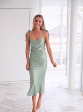 Load image into Gallery viewer, The Chelsea Dress - Size 6 - small 10